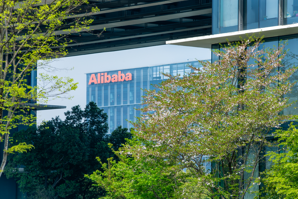 Alibaba Shares Fall 10% After $10.2 Billion Share Sale to Fund AI Expansion