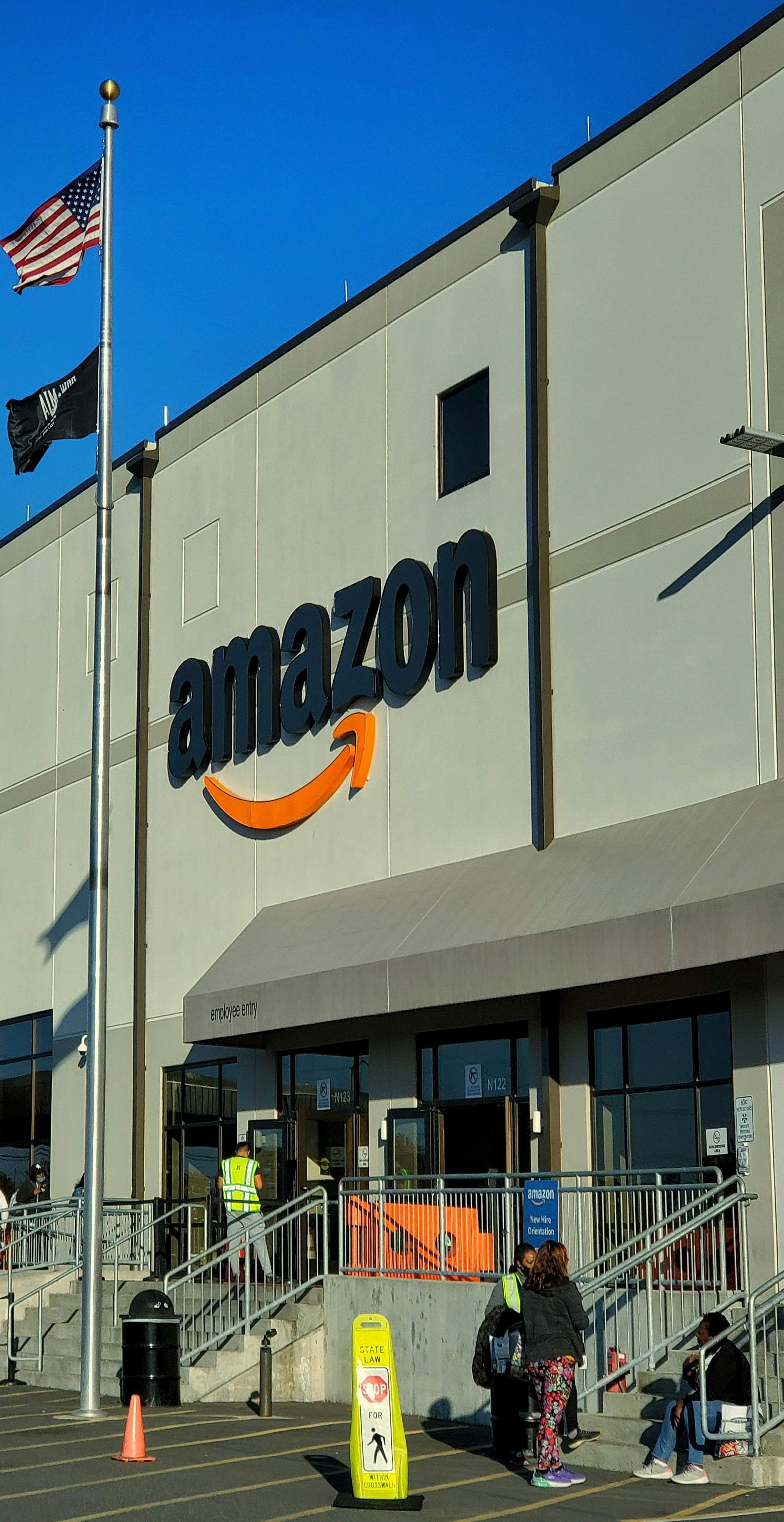 Amazon Raises $5.8 Billion in First Sterling Bond Sale as AI Funding Needs Grow