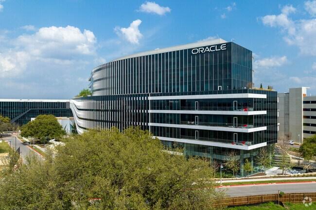 Oracle Shares Jump as AI Cloud Backlog Surges to $664 Billion